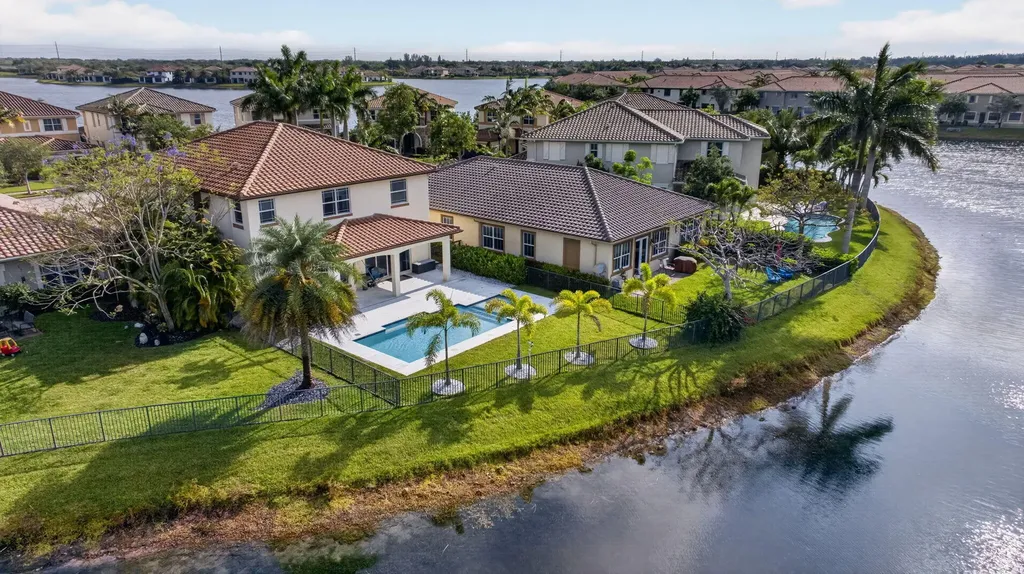 9726 Blue Isle Bay Parkland FL 33076