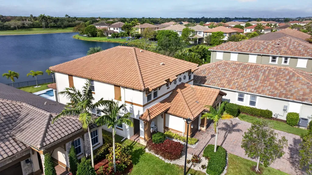9726 Blue Isle Bay Parkland FL 33076