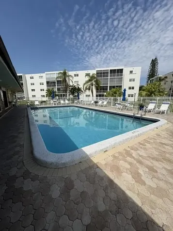 424 SE 10th Street Dania Beach FL 33004