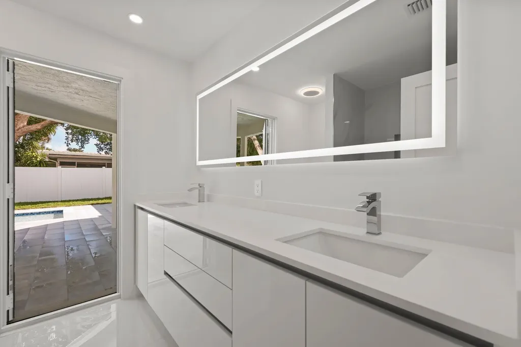 979 NW 8th Street Boca Raton FL 33486