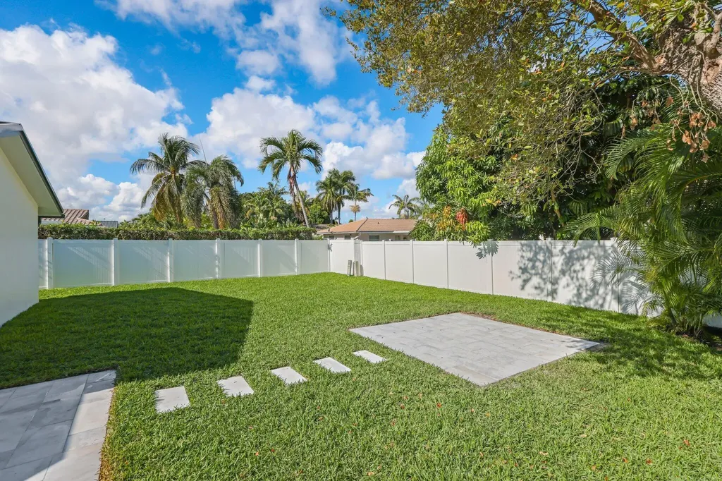 979 NW 8th Street Boca Raton FL 33486