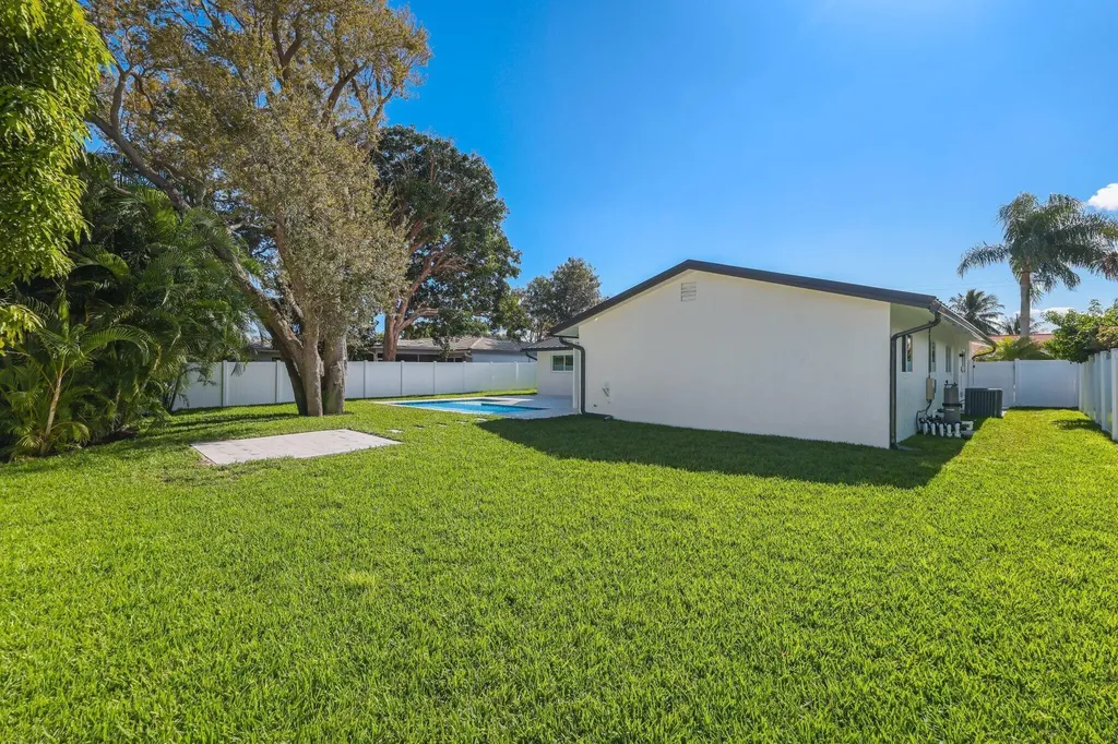 979 NW 8th Street Boca Raton FL 33486