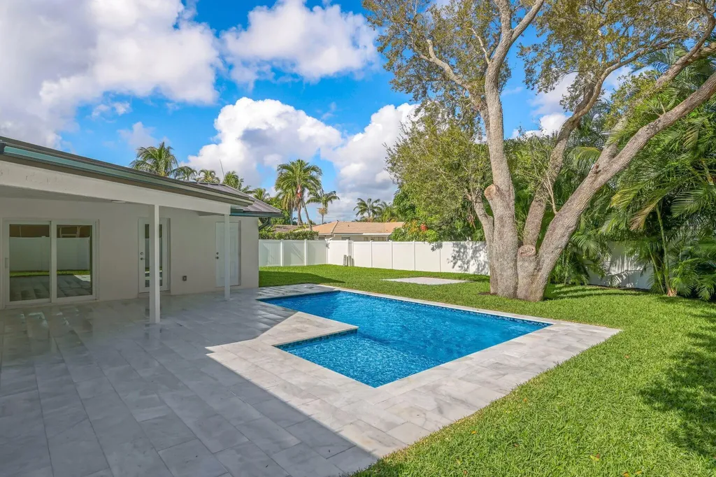 979 NW 8th Street Boca Raton FL 33486