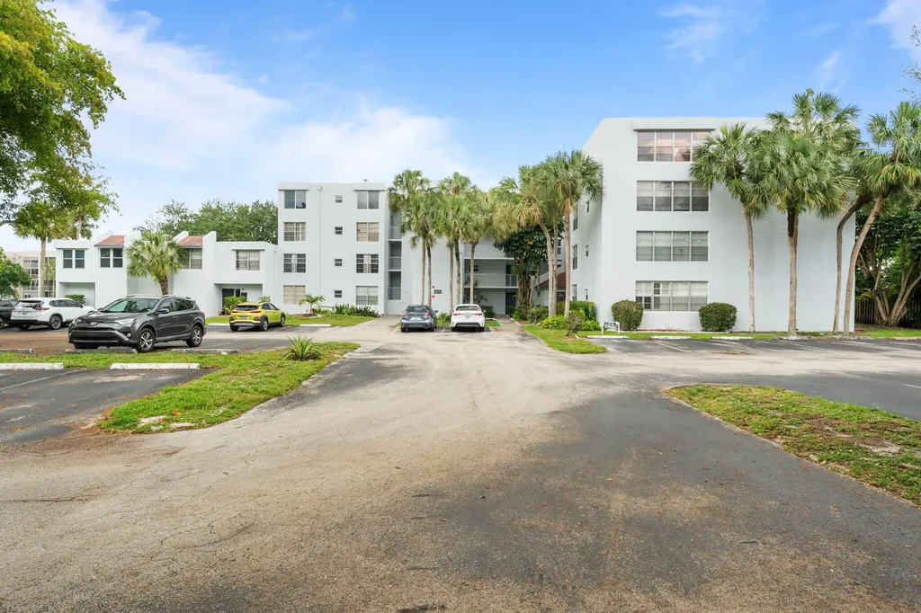9470 Live Oak Place Davie FL 33324