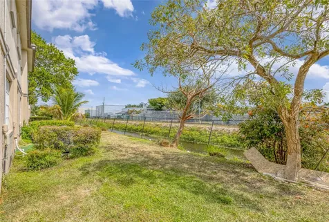 2037 Nassau Drive Riviera Beach FL 33404