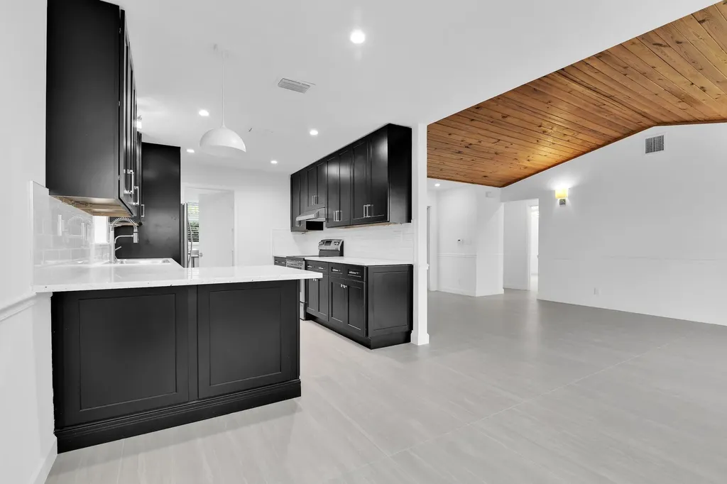 908 NE 8th Avenue Delray Beach FL 33483