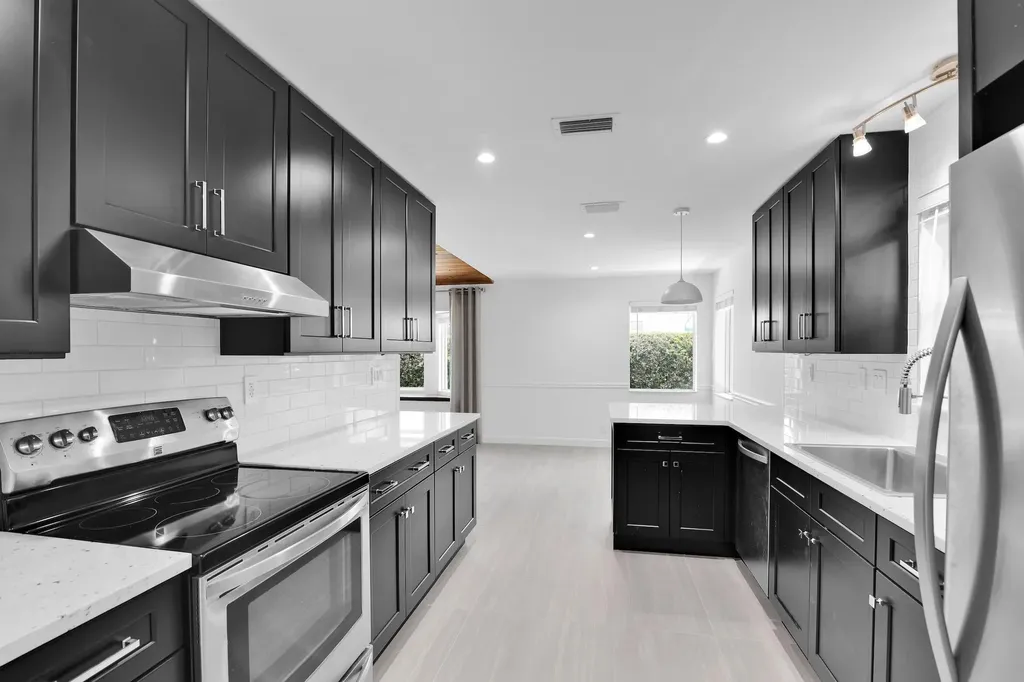 908 NE 8th Avenue Delray Beach FL 33483