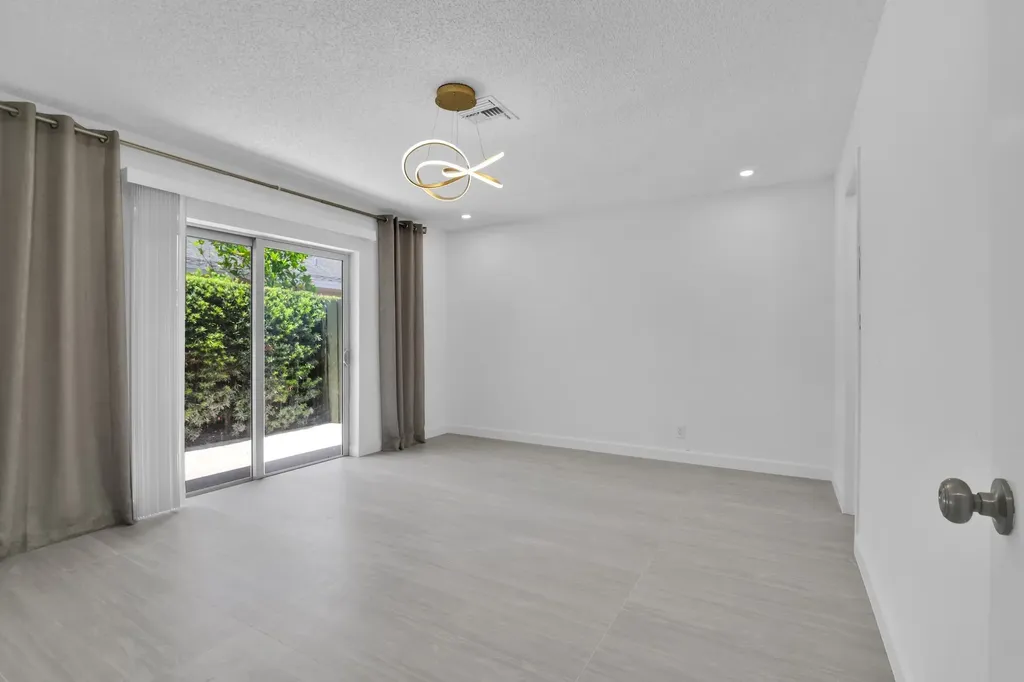 908 NE 8th Avenue Delray Beach FL 33483