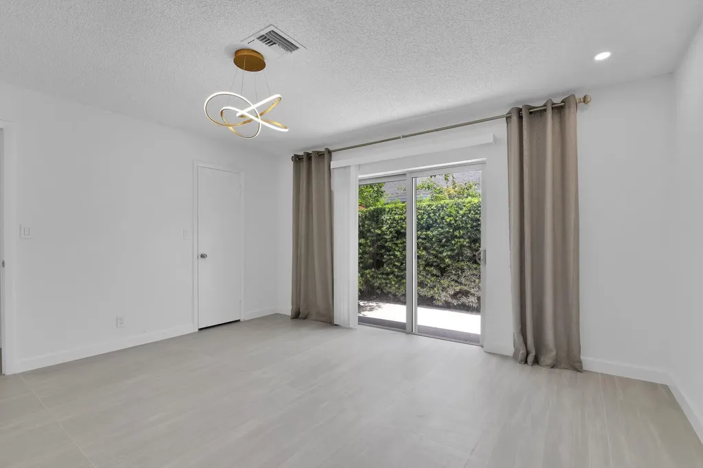 908 NE 8th Avenue Delray Beach FL 33483