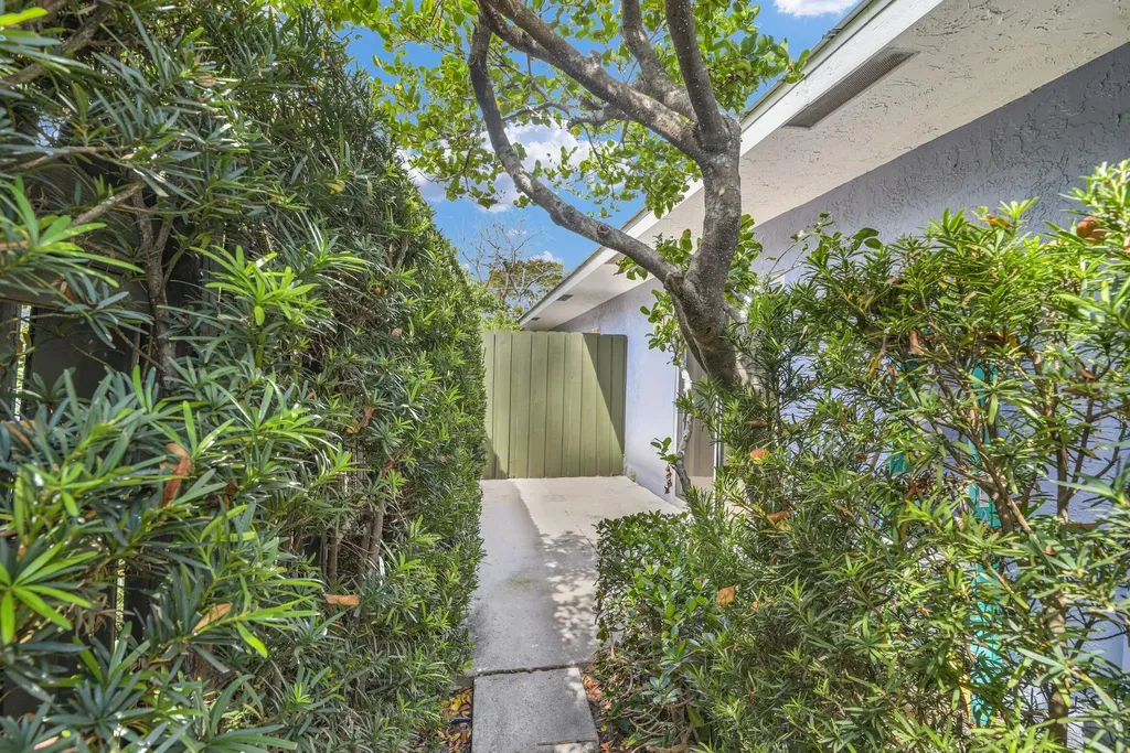908 NE 8th Avenue Delray Beach FL 33483