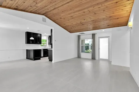 908 NE 8th Avenue Delray Beach FL 33483