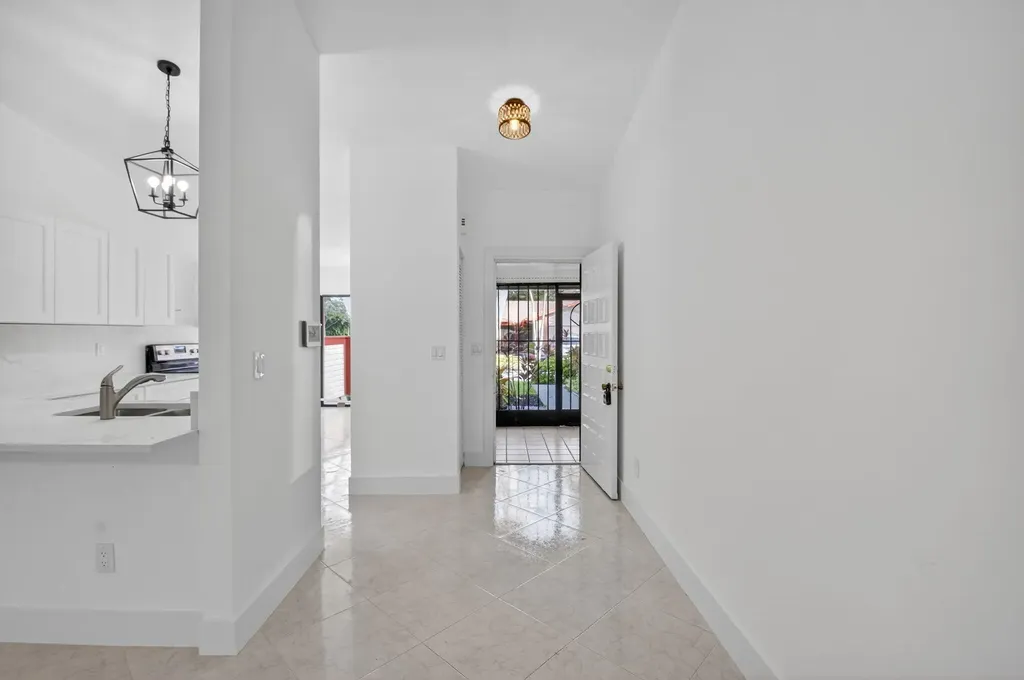 29 Fawlkland Circle Boynton Beach FL 33426