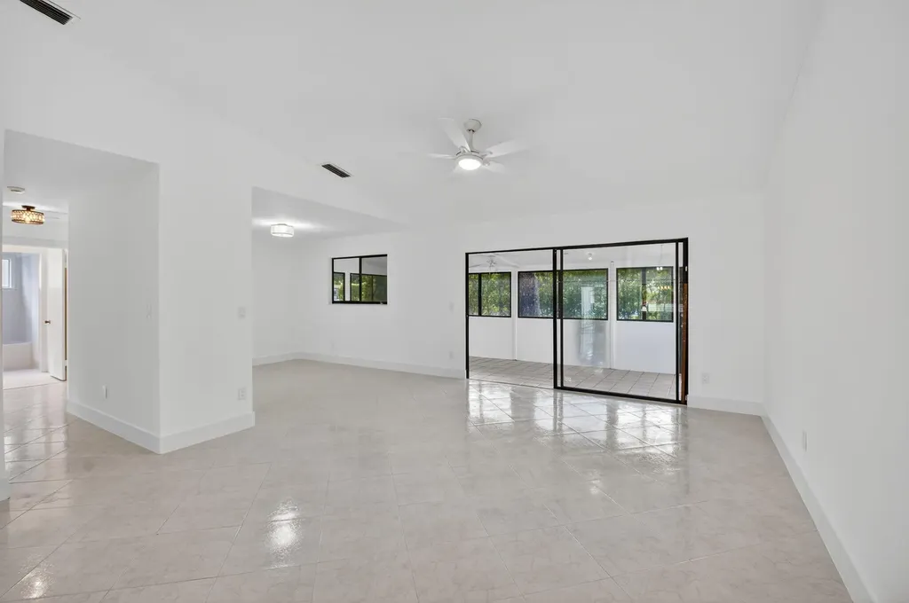 29 Fawlkland Circle Boynton Beach FL 33426