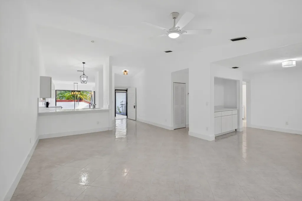 29 Fawlkland Circle Boynton Beach FL 33426