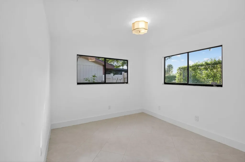 29 Fawlkland Circle Boynton Beach FL 33426