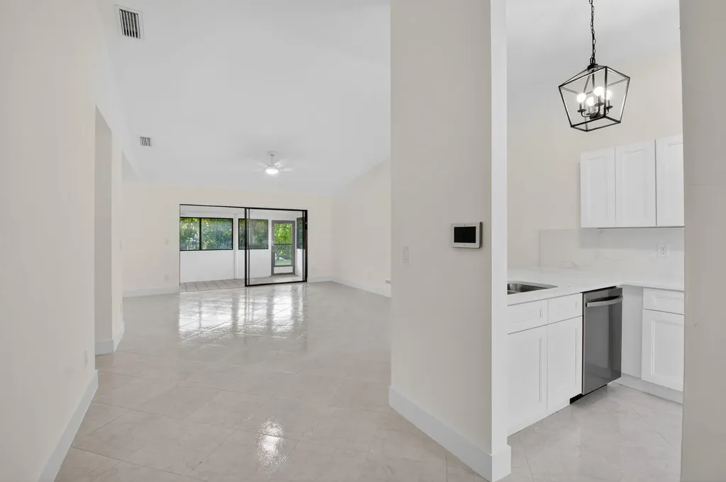 29 Fawlkland Circle Boynton Beach FL 33426