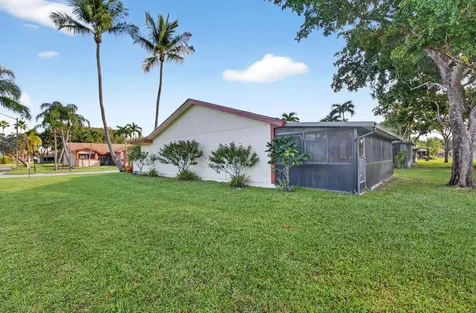 29 Fawlkland Circle Boynton Beach FL 33426