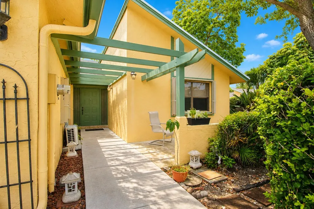 7951 Little Lane Boca Raton FL 33433