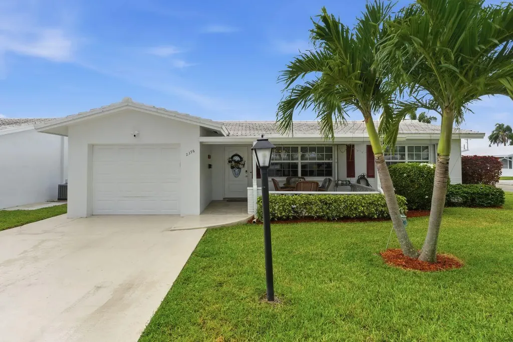 2398 SW 9th Avenue N Boynton Beach FL 33426