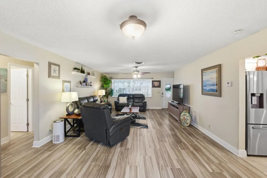 2398 SW 9th Avenue N Boynton Beach FL 33426