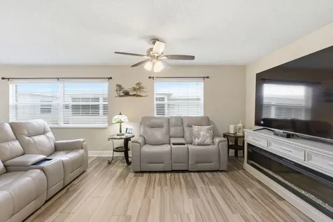 2398 SW 9th Avenue N Boynton Beach FL 33426