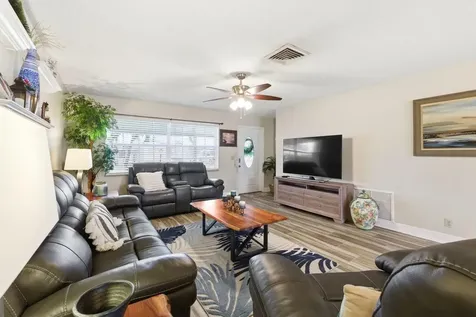 2398 SW 9th Avenue N Boynton Beach FL 33426