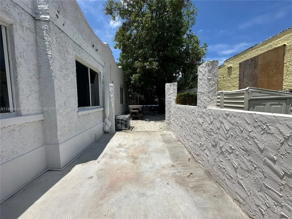 267 NW 33rd Street Miami FL 33127