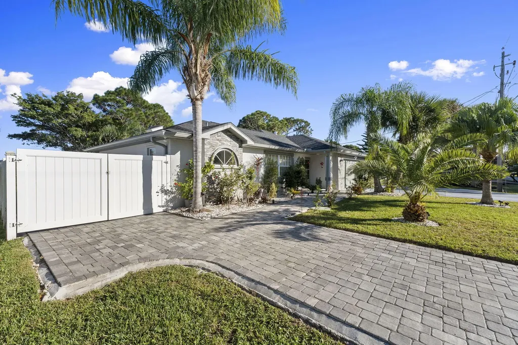 2471 SE Leithgow Street Port St Lucie FL 34952
