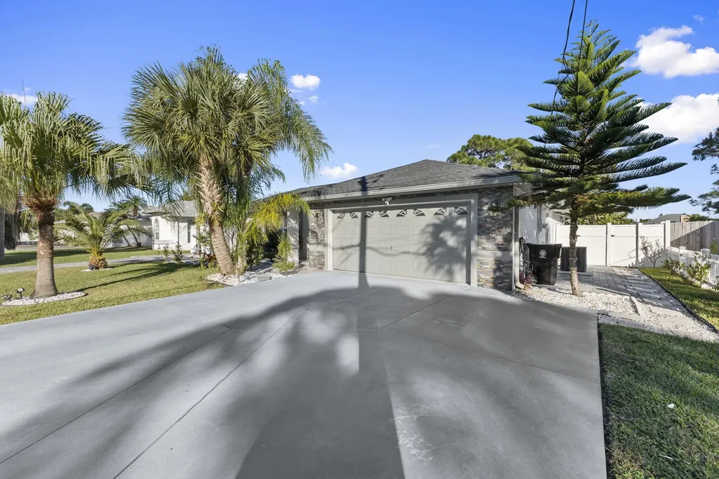 2471 SE Leithgow Street Port St Lucie FL 34952