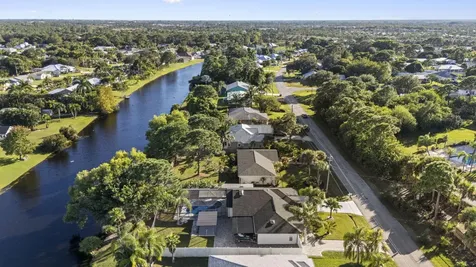2471 SE Leithgow Street Port St Lucie FL 34952