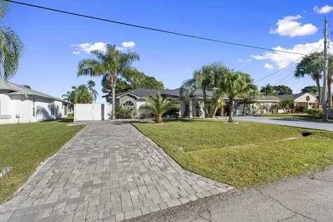 2471 SE Leithgow Street Port St Lucie FL 34952