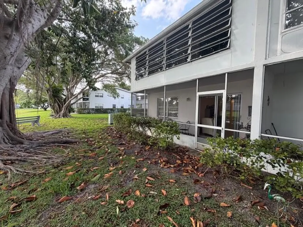 116 Lyndhurst F Deerfield Beach FL 33442