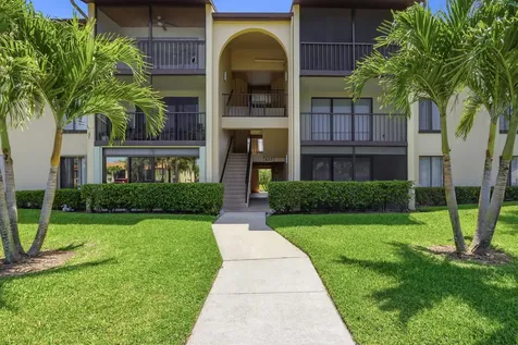 627 Sea Pine Way Greenacres FL 33415