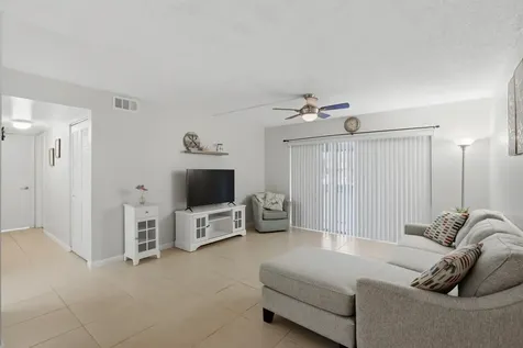 627 Sea Pine Way Greenacres FL 33415