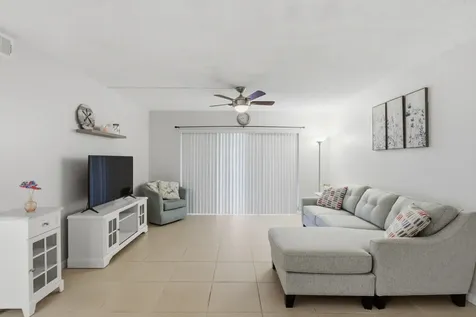 627 Sea Pine Way Greenacres FL 33415