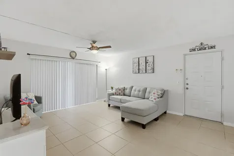 627 Sea Pine Way Greenacres FL 33415