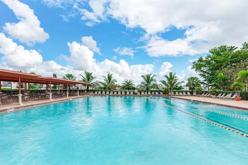 390 Fanshaw J Boca Raton FL 33434