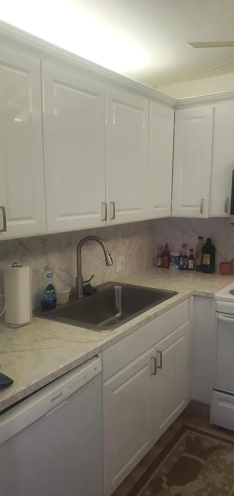 390 Fanshaw J Boca Raton FL 33434