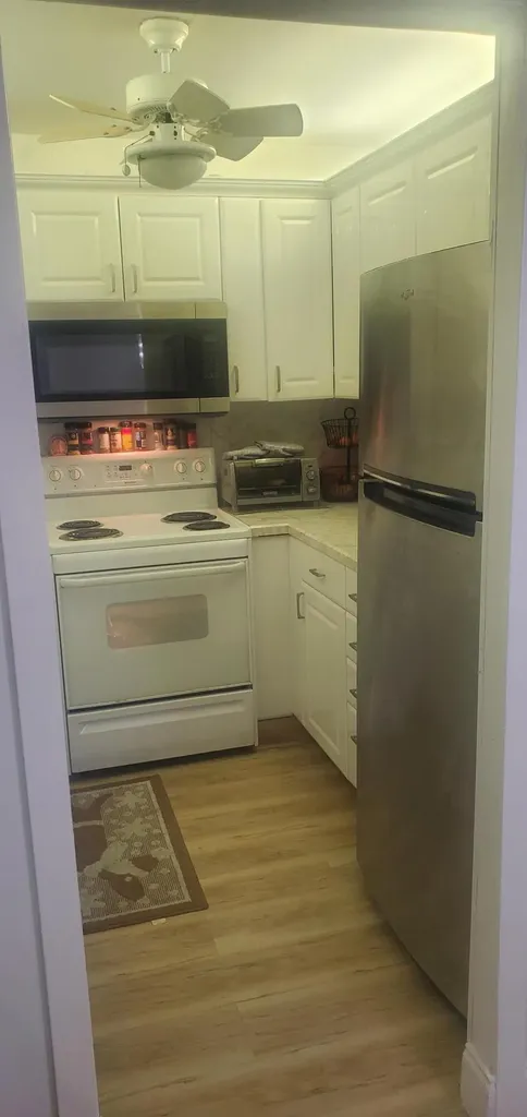 390 Fanshaw J Boca Raton FL 33434