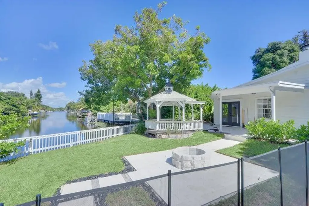 1808 N 17th Avenue Avenue N Lake Worth Beach FL 33460