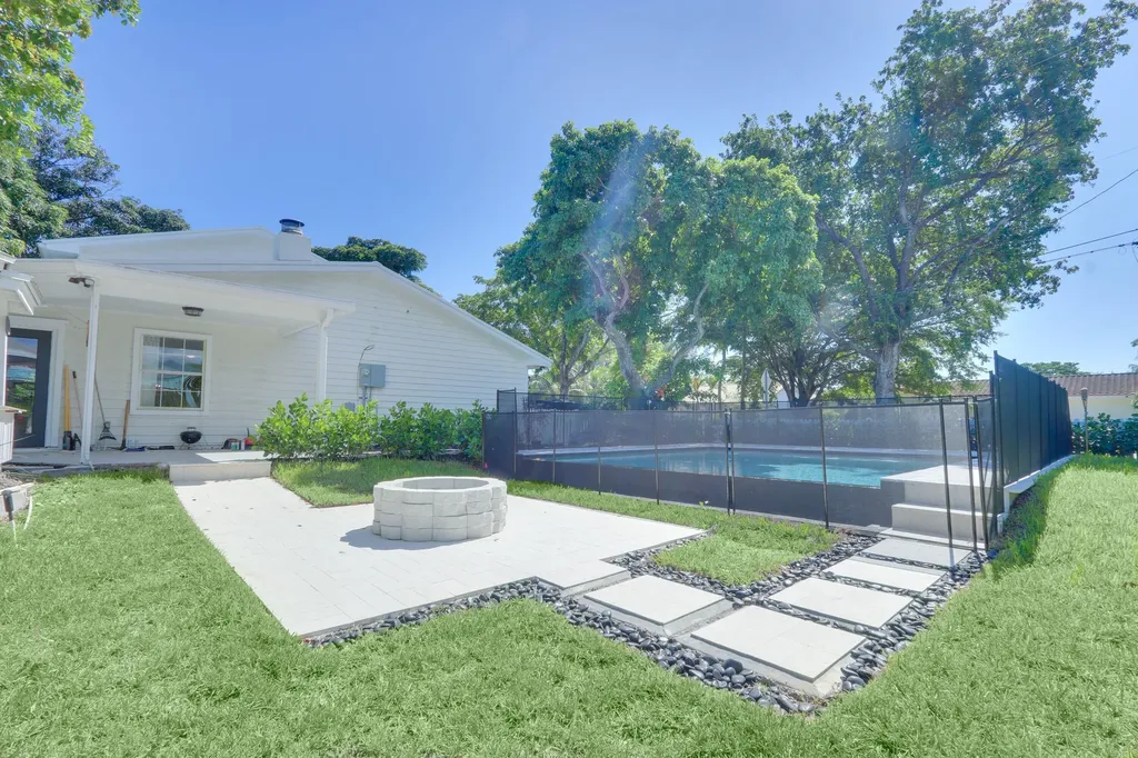 1808 N 17th Avenue Avenue N Lake Worth Beach FL 33460