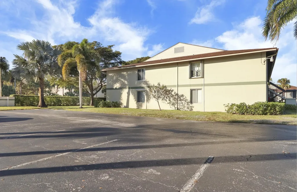 6392 Chasewood Drive Jupiter FL 33458
