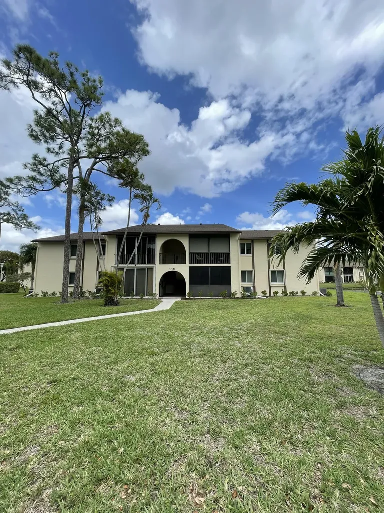 116 Lake Pine Circle Greenacres FL 33463