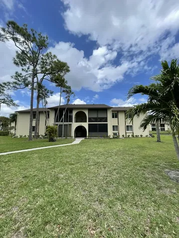 116 Lake Pine Circle Greenacres FL 33463