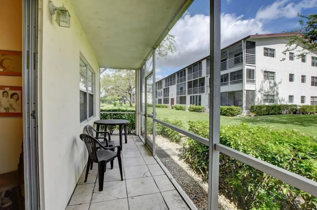 137 Fanshaw D Boca Raton FL 33434