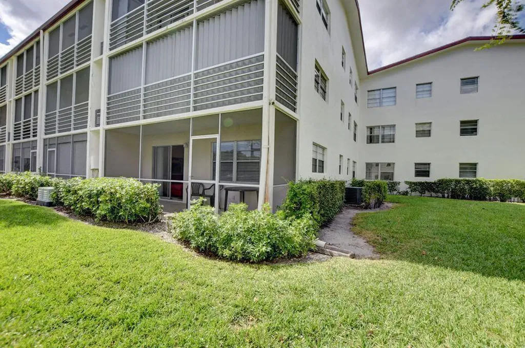 137 Fanshaw D Boca Raton FL 33434