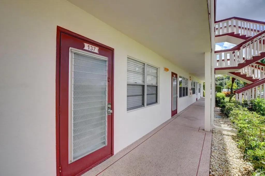 137 Fanshaw D Boca Raton FL 33434