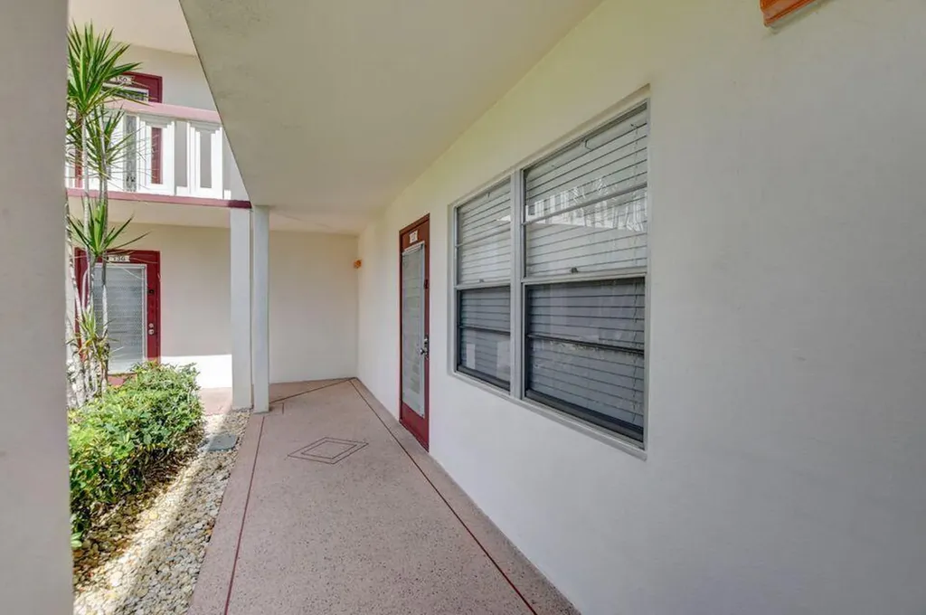 137 Fanshaw D Boca Raton FL 33434