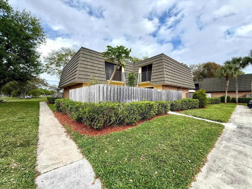3217 32nd Way West Palm Beach FL 33407