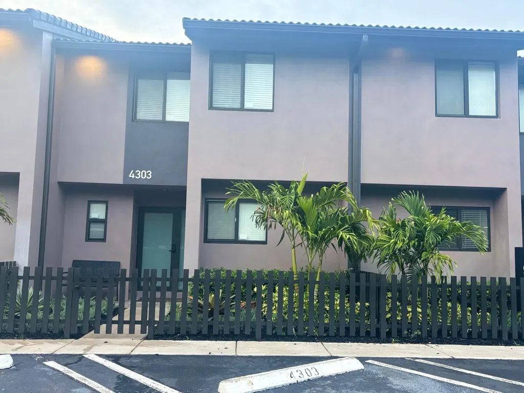 4315 NW 115th Avenue Coral Springs FL 33065